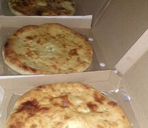 Пирог осетинский с сыром, курицей и грибами