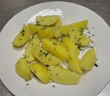 Картофель отварной с укропом
