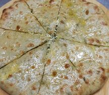 Осетинский пирог с творогом, зелёным луком и отв. яйцом