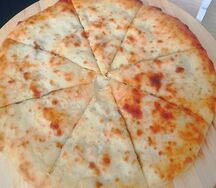 Пирог осетинский с сыром и шпинатом большой