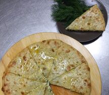 Пирог осетинский с картофелем, луком и укропом большой