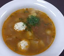 Суп с куриными фрикадельками и фасолью