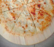 Пирог осетинский с сыром, ветчиной и грибами большой