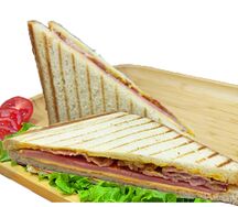 Сендвич с ветчиной и беконом
