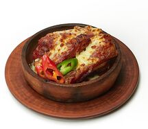 Копченые свиные рёбрышки, запечённые под сыром