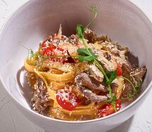 Домашняя паста с говядиной и томатами