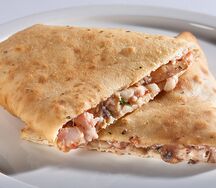 Пицца кальцоне с грибами и ветчиной