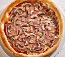 Пицца с ветчиной и грибами