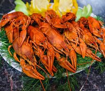 Раки огромные вареные классические