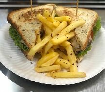 Сэндвич с тунцом большой