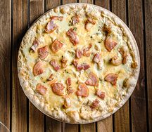 Пицца сырная с беконом