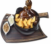 Рулька свиная с картофелем