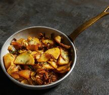 Картофель, жаренный с луком