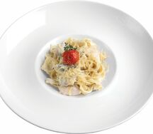 Феттучини с курицей под трюфельным соусом