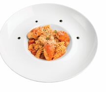 Фузилли с фрикадельками в томатном соусе