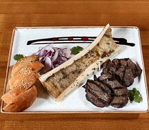 Костный мозг со слайсами из телятины
