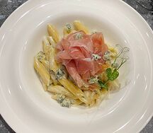Пенне с вяленым окороком