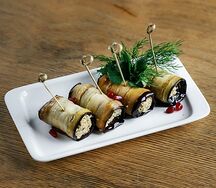 Баклажаны с начинкой из грецкого ореха и зелени