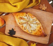 Хачапури с грушей и сыром Дорблю