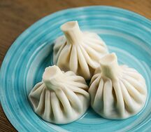 Отварные хинкали с курицей