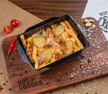 Картофель фри с солёным огурцом и сыром