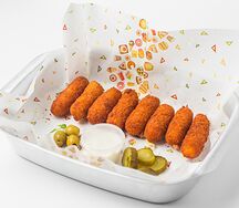 Сырные палочки с соусом