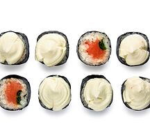 Ролл с копченым лососем и сливочным сыром