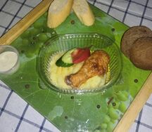 Курочка запеченная с гарниром