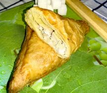 Курник из слоеного теста