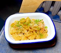 Рожки с лососем