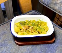 Рожки с креветкой и чукой