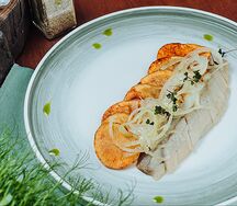 Селедка с картофелем и маринованным луком