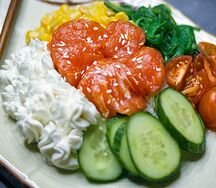 Боул с лососем