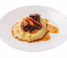 Говяжьи щечки с картофельным пюре