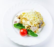 Паста с куриной грудкой и грибами