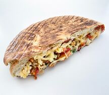 Шаурма сырная в тандырной лепешке