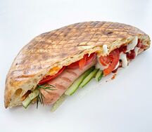 Хот-дог в тандырной лепёшке