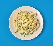 Салат с курицей, маринованными опятами и ветчиной