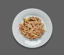 Салат с говядиной, овощами и кунжутом