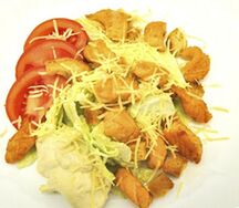 Салат Цезарь с курицей