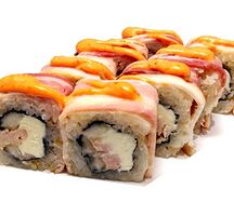 Ролл с беконом