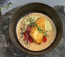 Эсколар с пюре из цветной капусты и соусом гёкуро