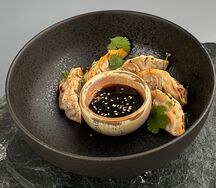 Гёдза с лососем