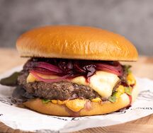 Бургер с вишней