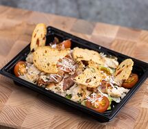 Салат Цезарь с курицей