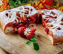 Пирог с клубникой