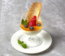 Панна котта с пюре из маракуйи