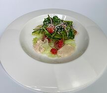Салат с тунцом и кунжутным соусом