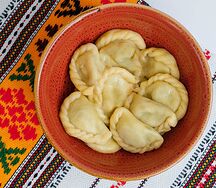 С солёным творогом и зеленью
