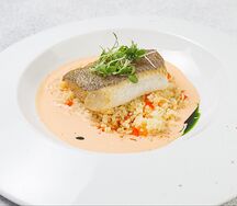 Филе палтуса с кускусом и сливочным том ям